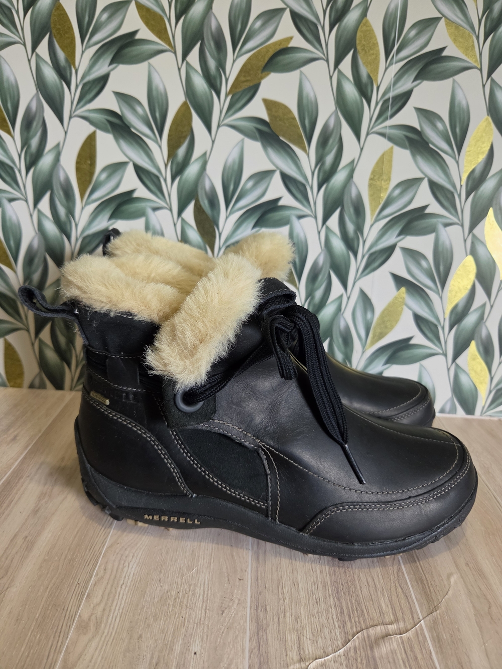 Merrell Misha Black Waterproof Leather Winter Boots PrimaLoft 200g Women's 9